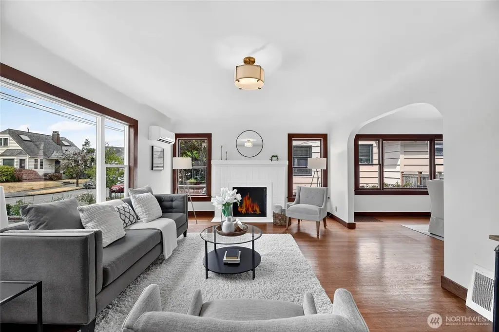 1318 76th Street Seattle WA 98103