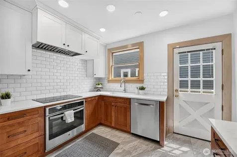1318 76th Street Seattle WA 98103