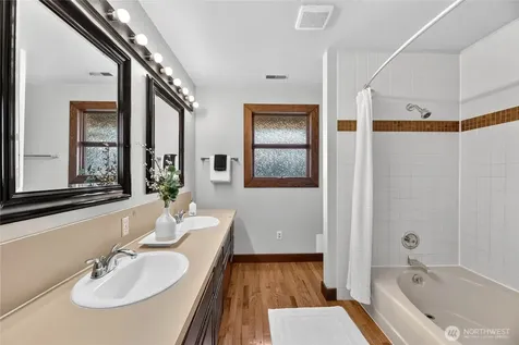 1318 76th Street Seattle WA 98103
