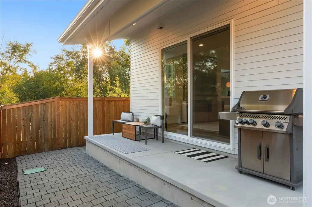 2627 SW 100th Street Seattle WA 98146