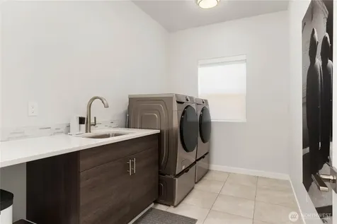 2627 SW 100th Street Seattle WA 98146
