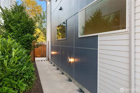 2627 SW 100th Street Seattle WA 98146