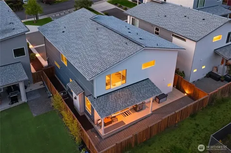 2627 SW 100th Street Seattle WA 98146