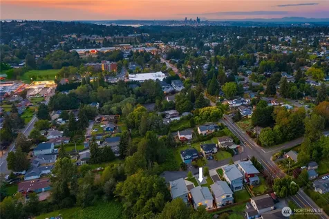 2627 SW 100th Street Seattle WA 98146