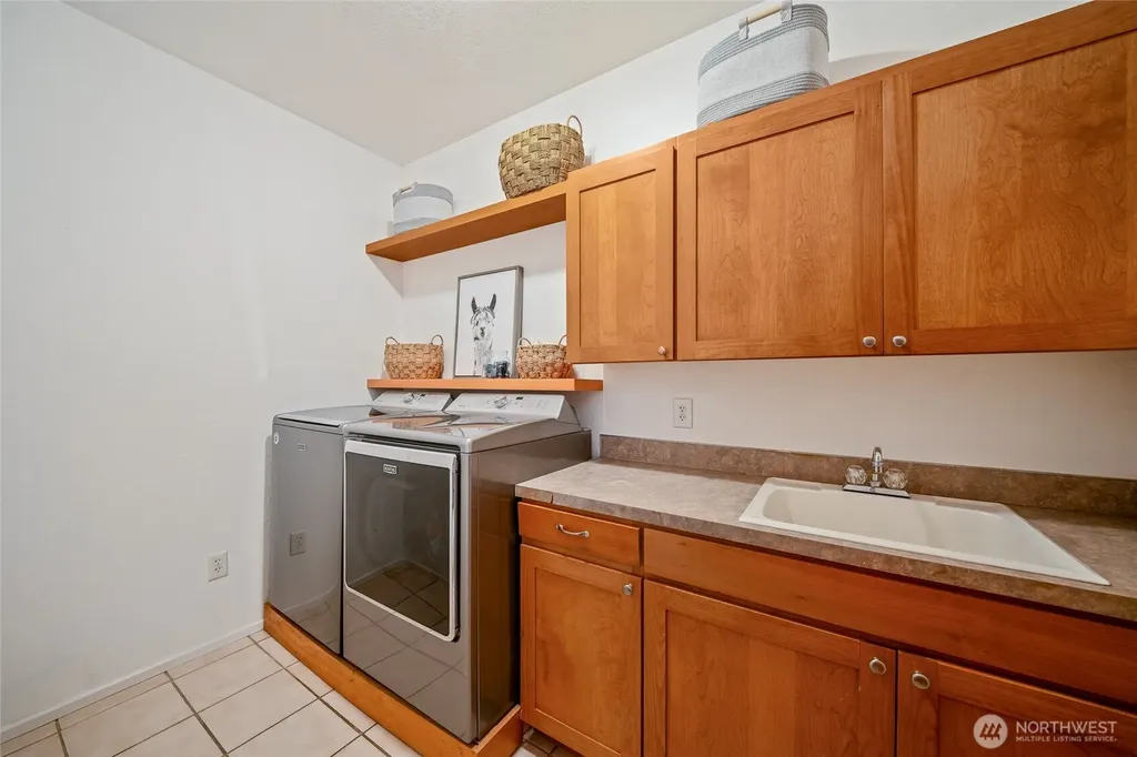 6127 Lemon Road NE Olympia WA 98506