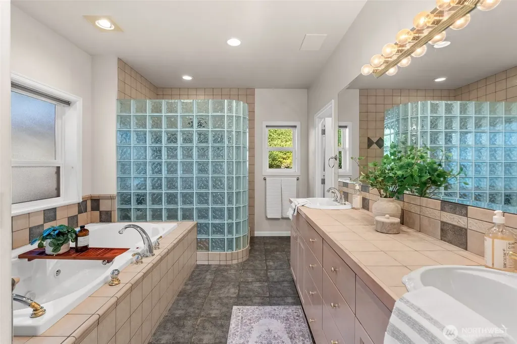 4301 102nd Avenue E Edgewood WA 98371