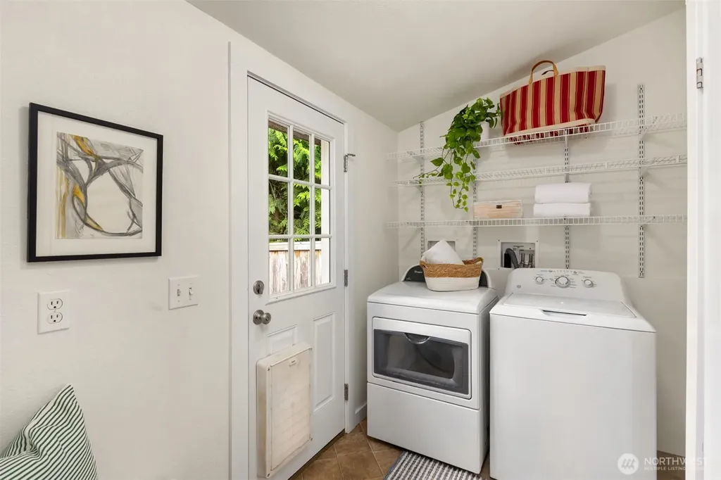 11727 Arrow Point Drive NE Bainbridge Island WA 98110