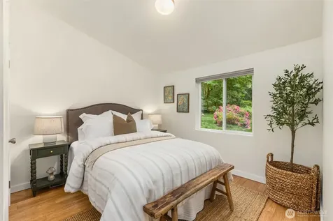11727 Arrow Point Drive NE Bainbridge Island WA 98110