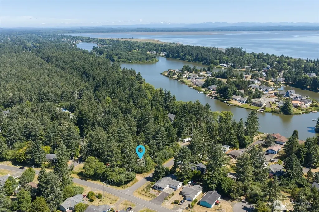 422 Mud Hen Loop SE Ocean Shores WA 98569