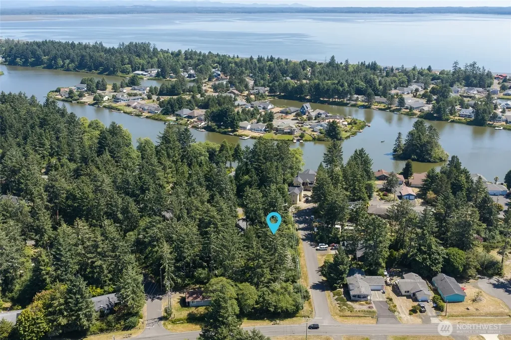 422 Mud Hen Loop SE Ocean Shores WA 98569