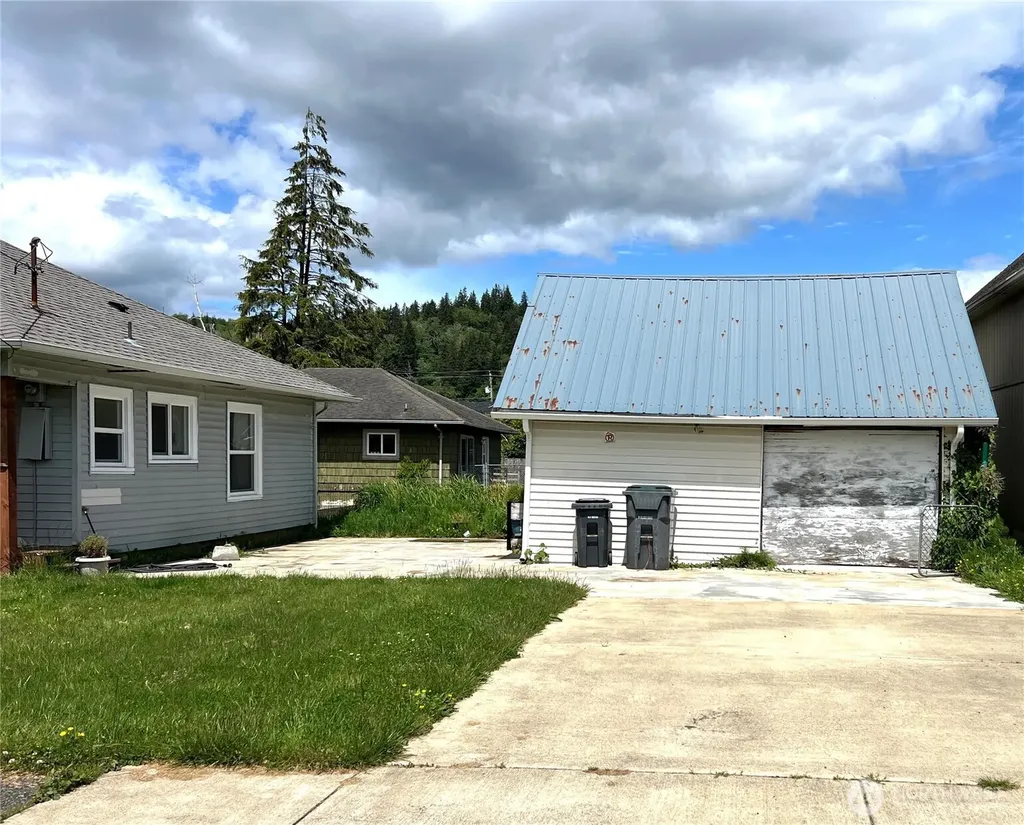 519 28th Street Hoquiam WA 98550
