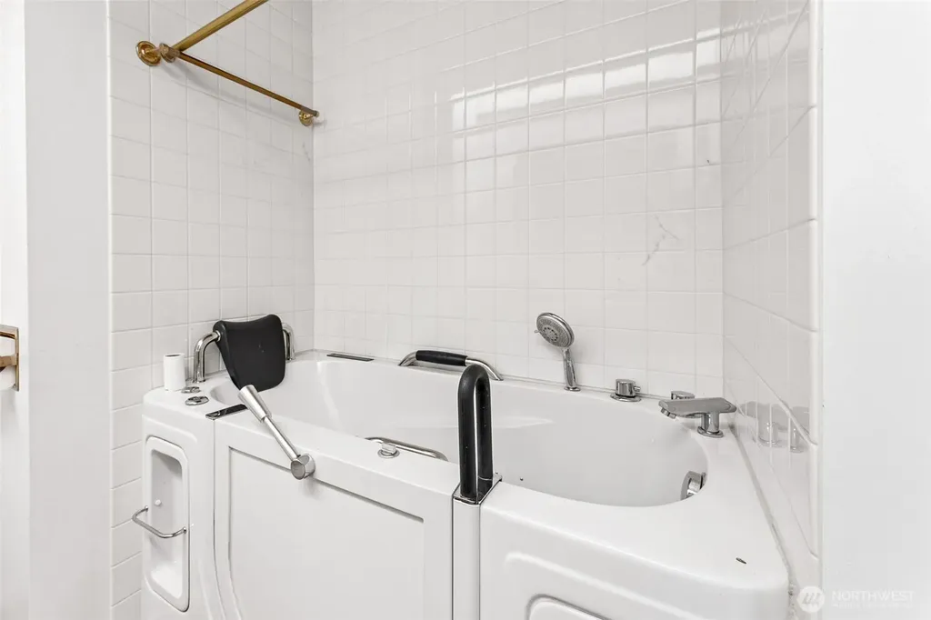 6727 21st Avenue SW Seattle WA 98106
