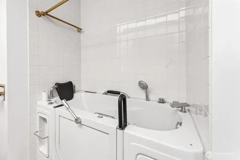 6727 21st Avenue SW Seattle WA 98106