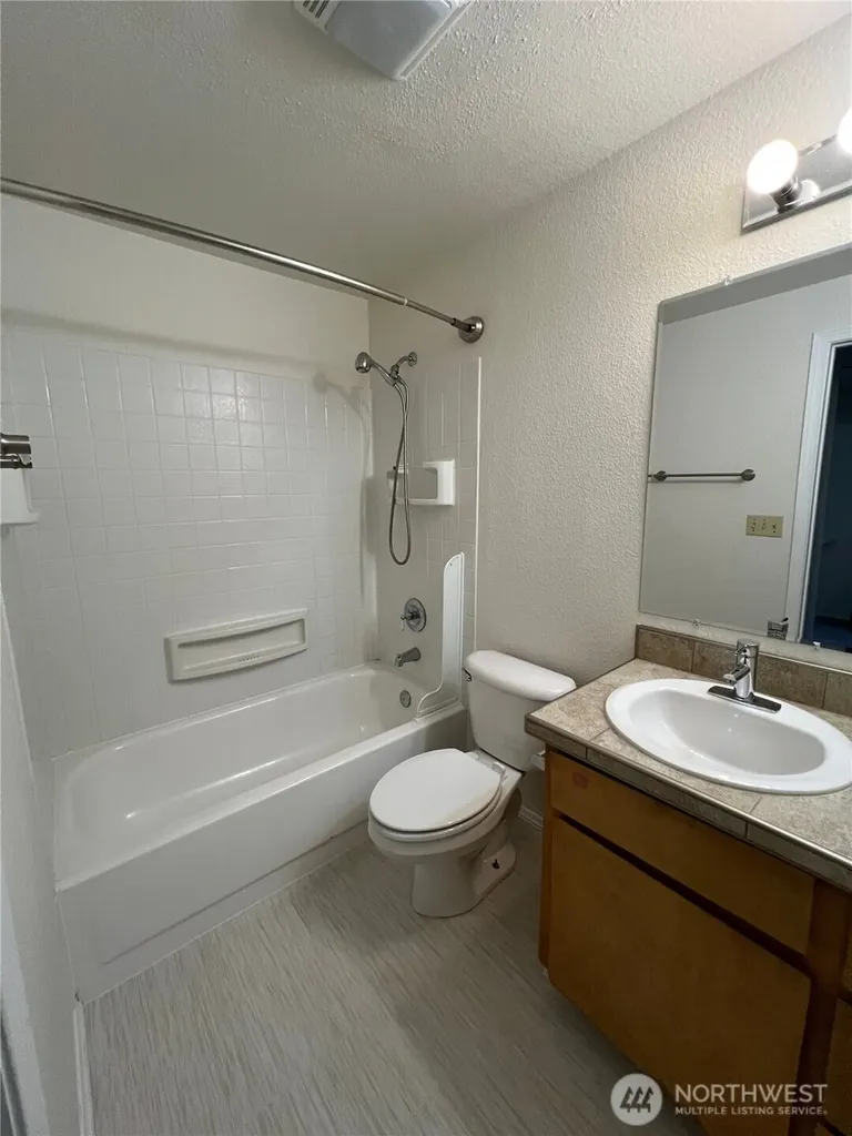12429 1st Avenue W Everett WA 98204