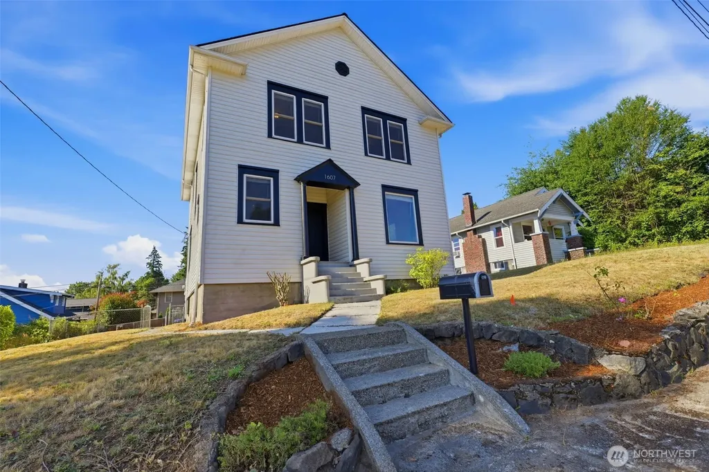 1607 Burwell Street Bremerton WA 98337