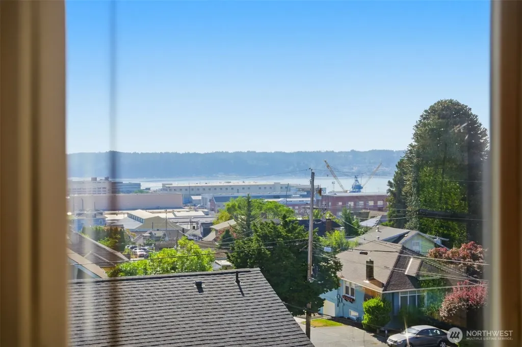 1607 Burwell Street Bremerton WA 98337