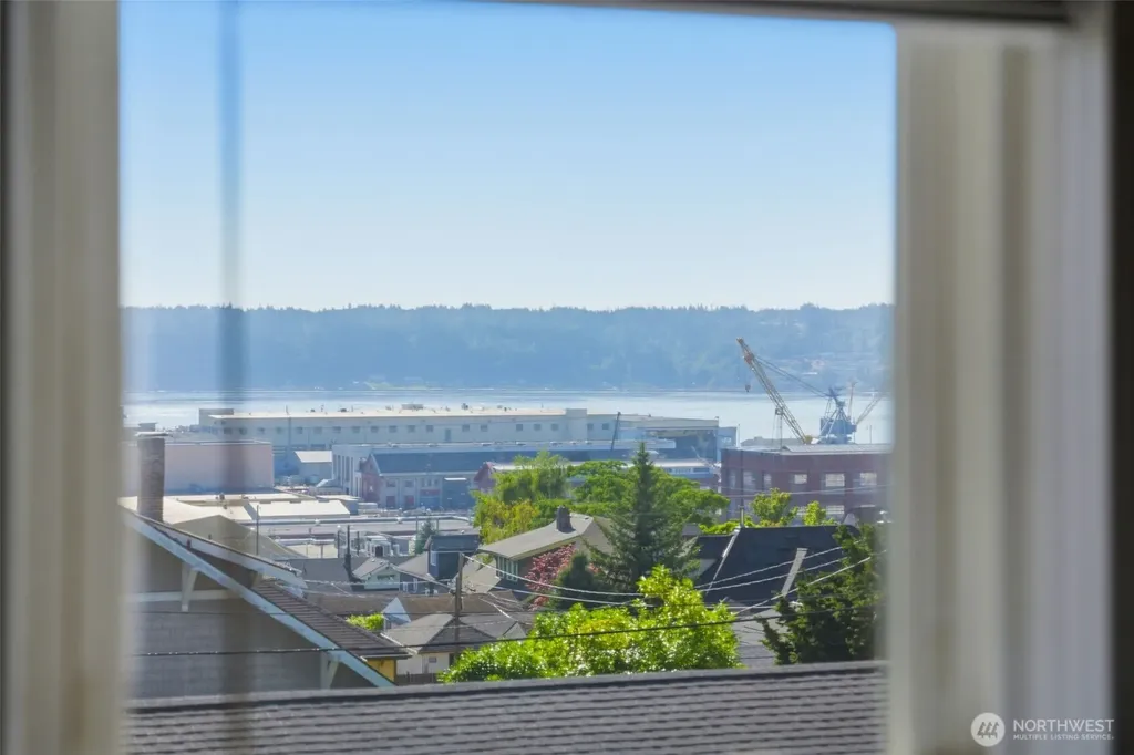 1607 Burwell Street Bremerton WA 98337