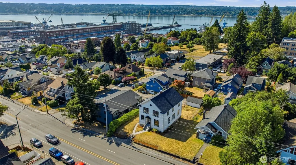 1607 Burwell Street Bremerton WA 98337