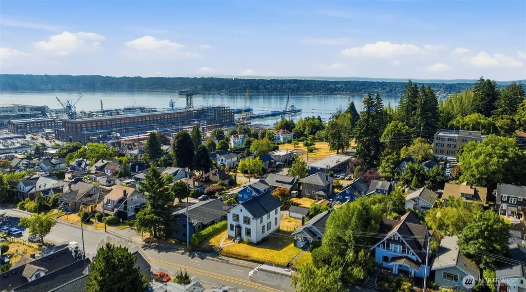 1607 Burwell Street Bremerton WA 98337