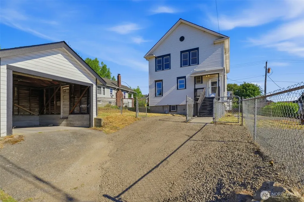 1607 Burwell Street Bremerton WA 98337