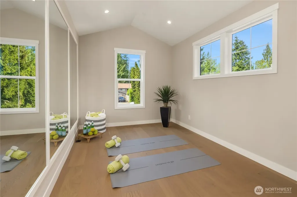 10223 NE 24th Street Bellevue WA 98004