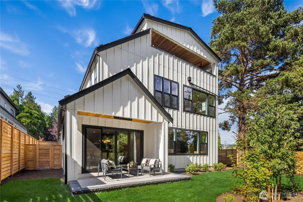 10223 NE 24th Street Bellevue WA 98004