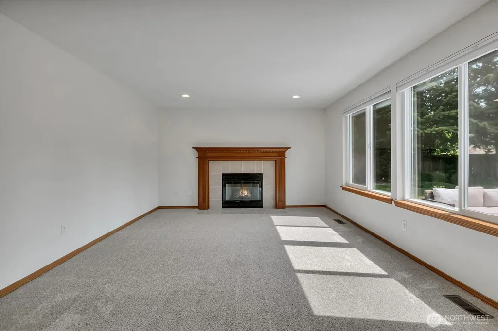 1925 19th Street SE Puyallup WA 98372