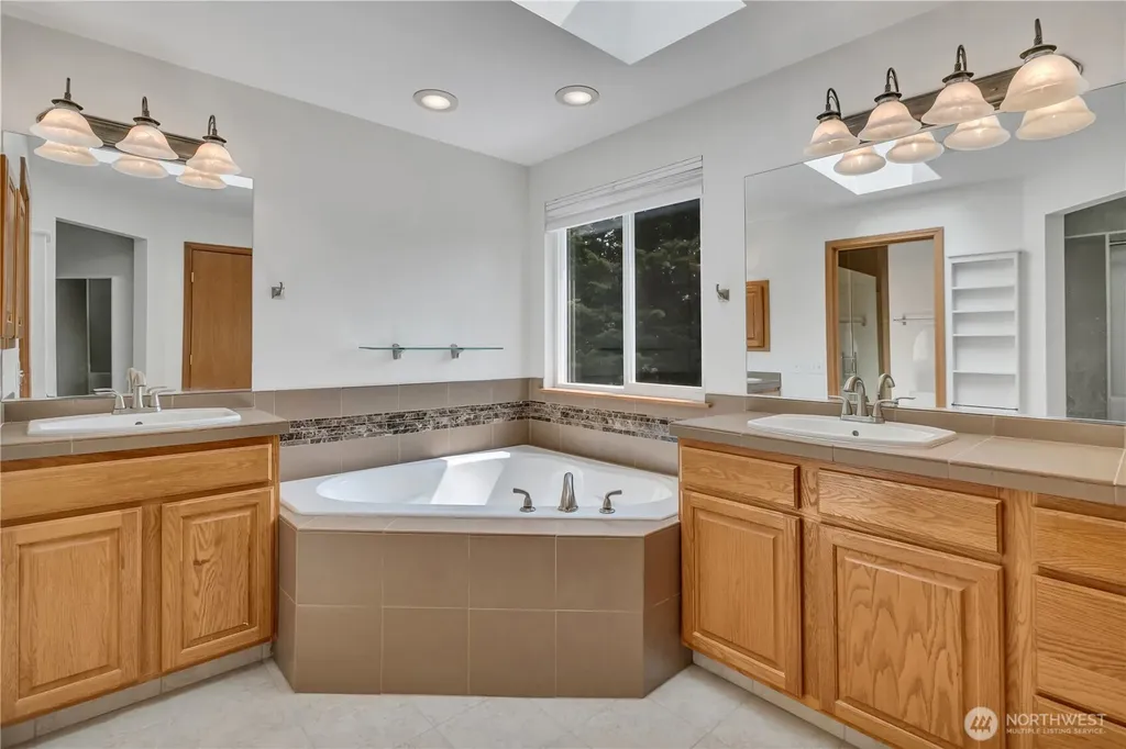 1925 19th Street SE Puyallup WA 98372
