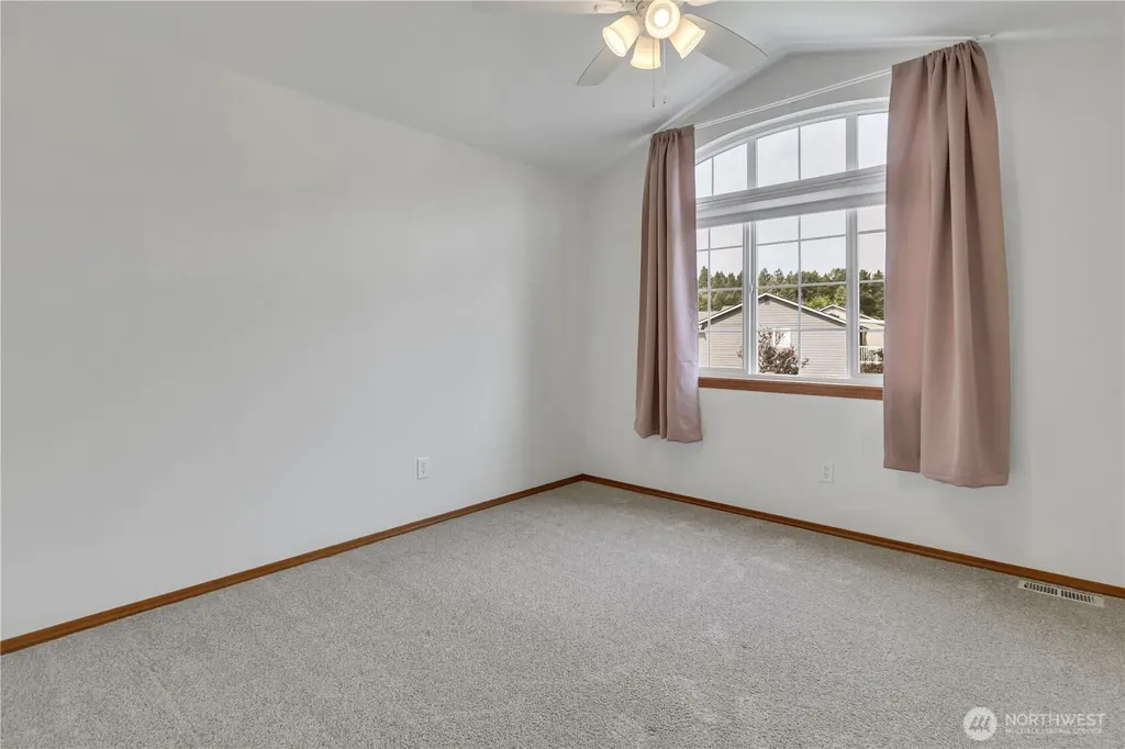 1925 19th Street SE Puyallup WA 98372