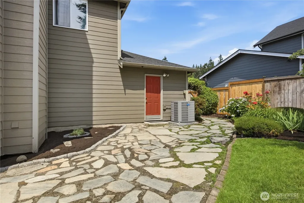 1925 19th Street SE Puyallup WA 98372