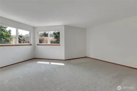 1925 19th Street SE Puyallup WA 98372
