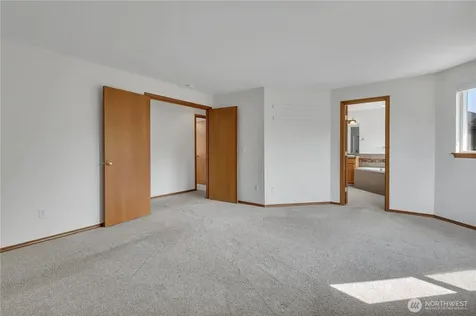 1925 19th Street SE Puyallup WA 98372