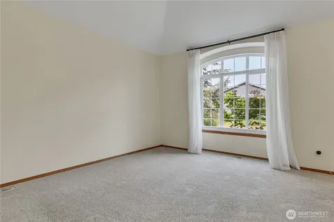 1925 19th Street SE Puyallup WA 98372