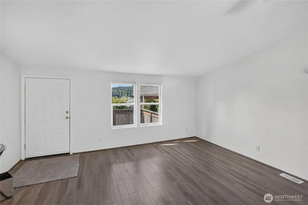 1450 Northlake Way NW Bremerton WA 98312