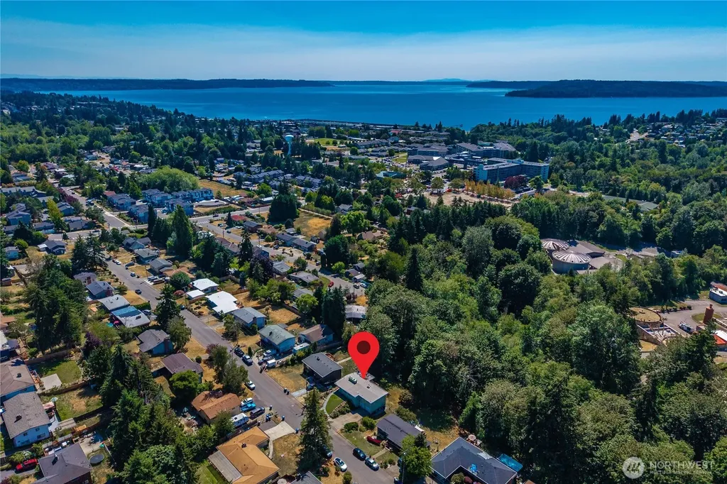 21239 14th Avenue S Des Moines WA 98198