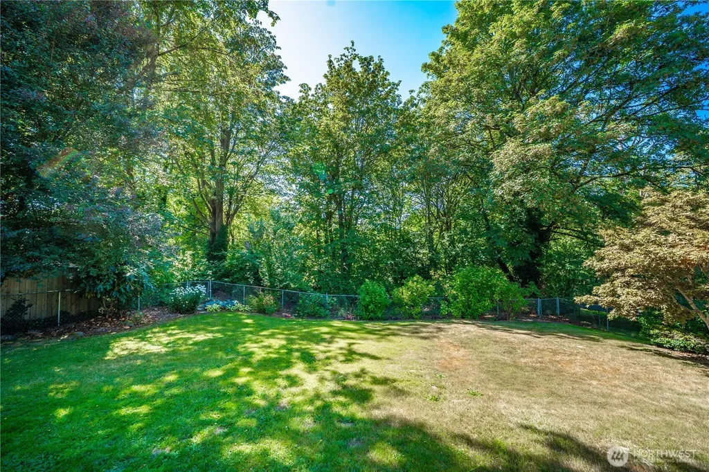 21239 14th Avenue S Des Moines WA 98198