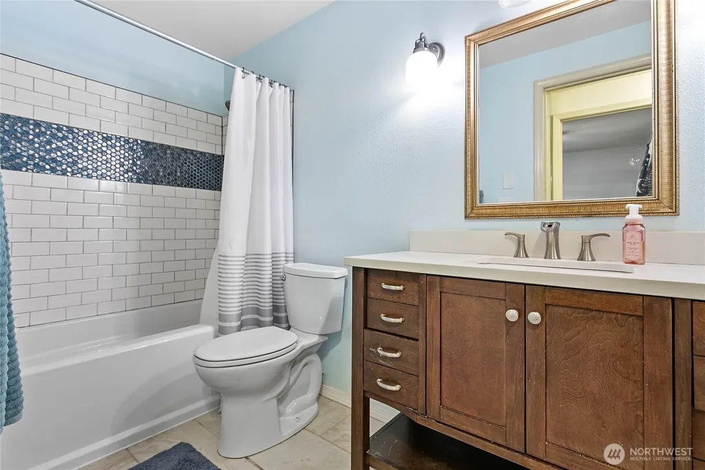 11 Whistling Swan Place Bellingham WA 98229