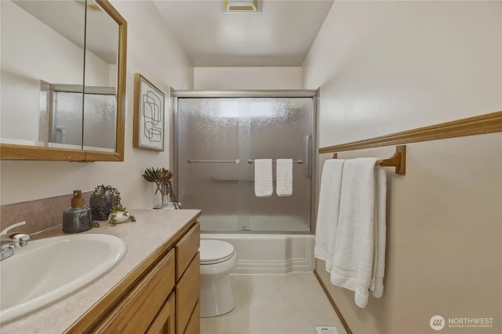 212 L Street SE Auburn WA 98002