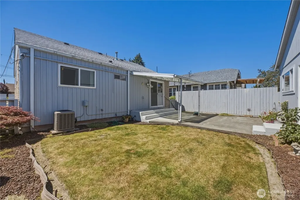 212 L Street SE Auburn WA 98002