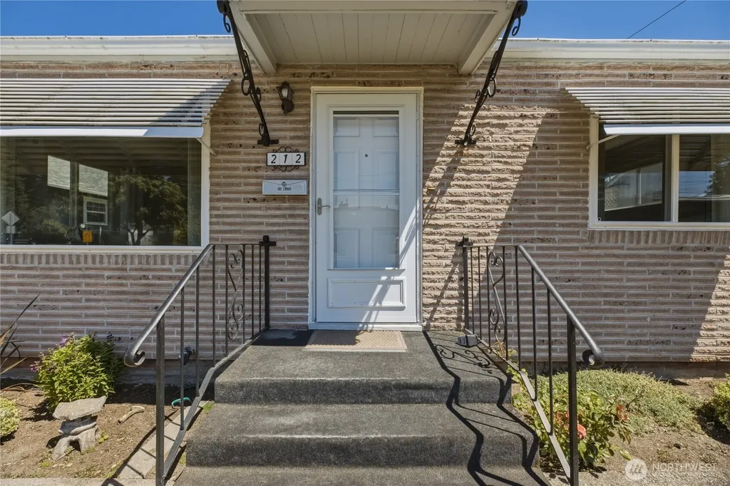212 L Street SE Auburn WA 98002