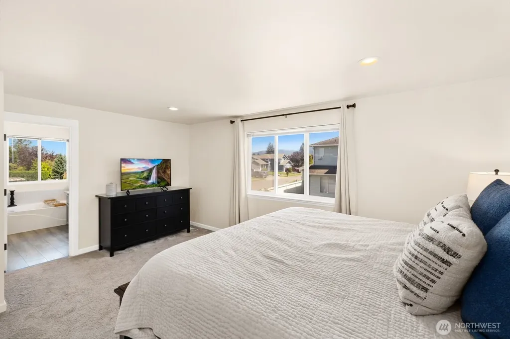 1959 Highpoint Street Enumclaw WA 98022