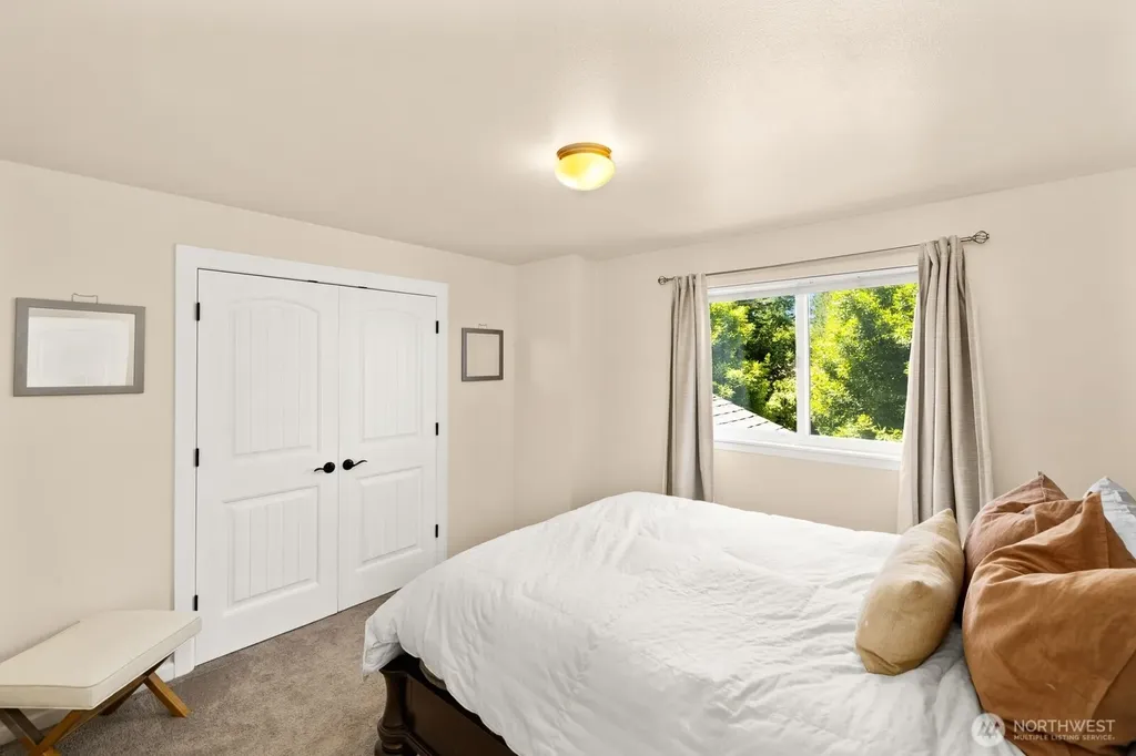 1959 Highpoint Street Enumclaw WA 98022