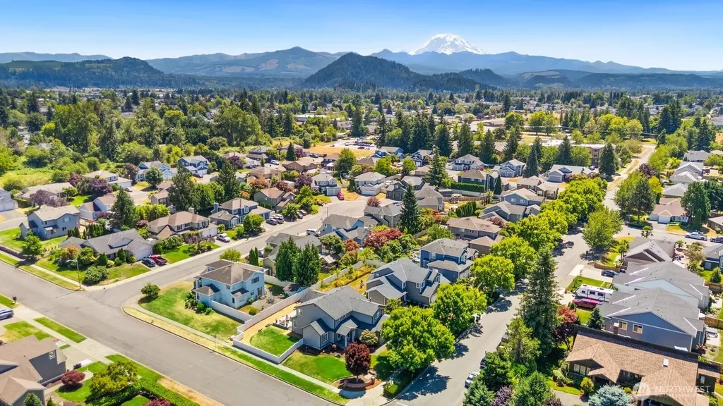 1959 Highpoint Street Enumclaw WA 98022