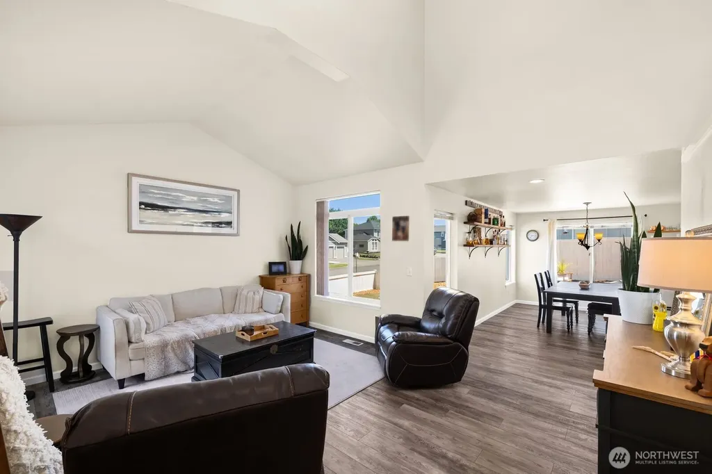 1959 Highpoint Street Enumclaw WA 98022