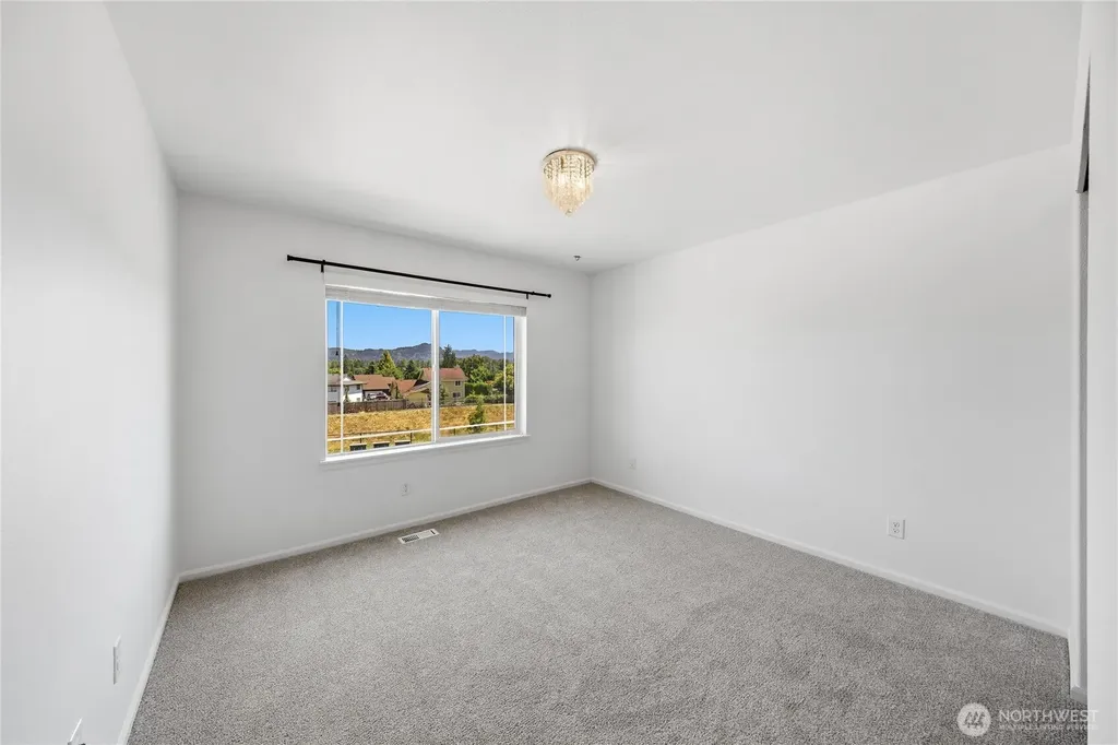 650 Mckinley Street Enumclaw WA 98022