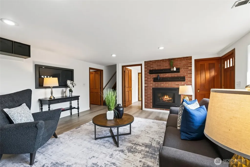 629 SW 3rd Place Renton WA 98057