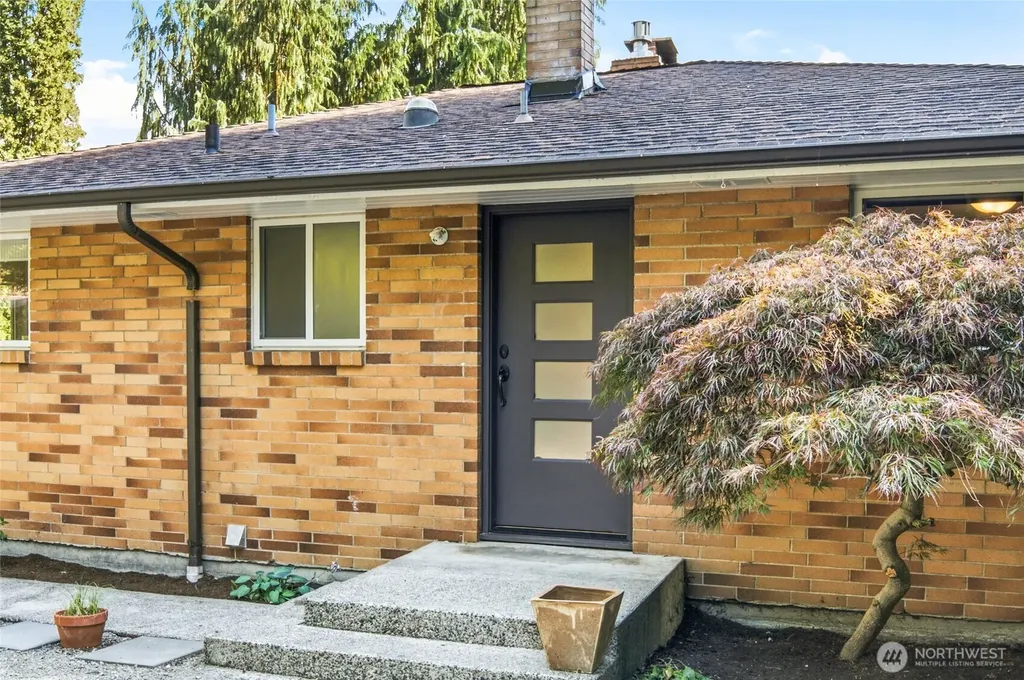 629 SW 3rd Place Renton WA 98057