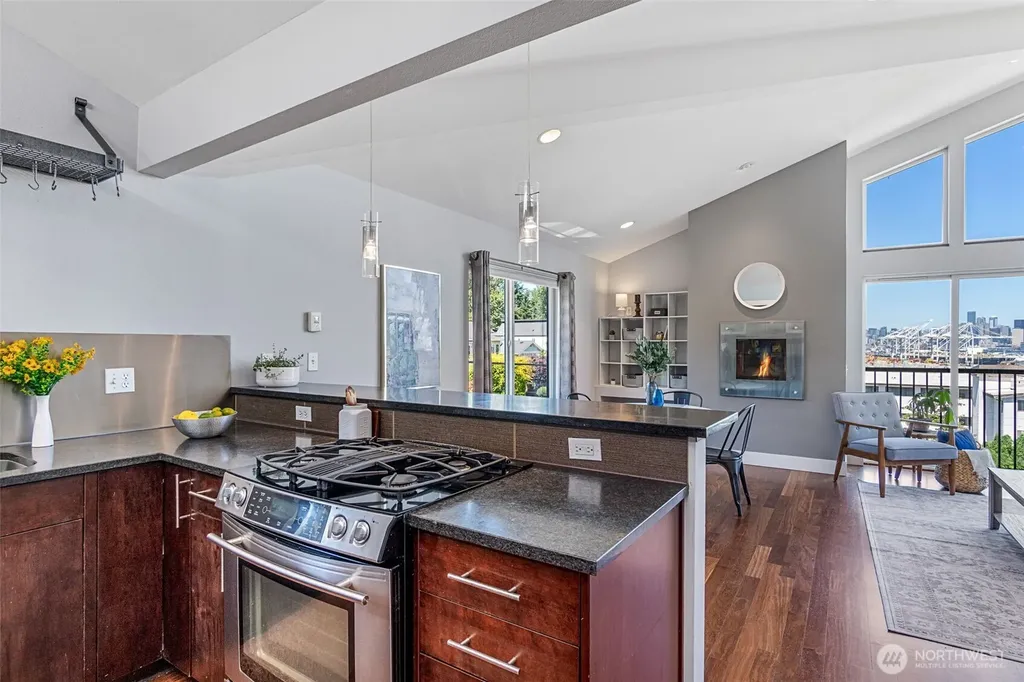 3028 SW Avalon Way Seattle WA 98126