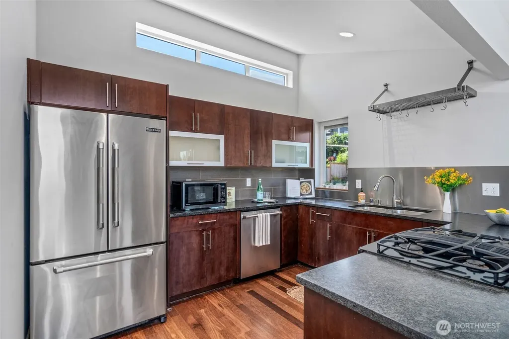 3028 SW Avalon Way Seattle WA 98126