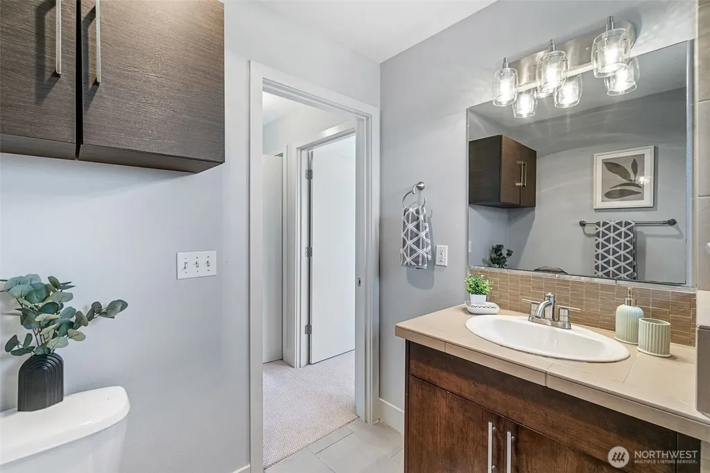 3028 SW Avalon Way Seattle WA 98126